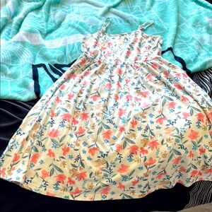 Kids flowered spaghetti strapped dress. Size 8